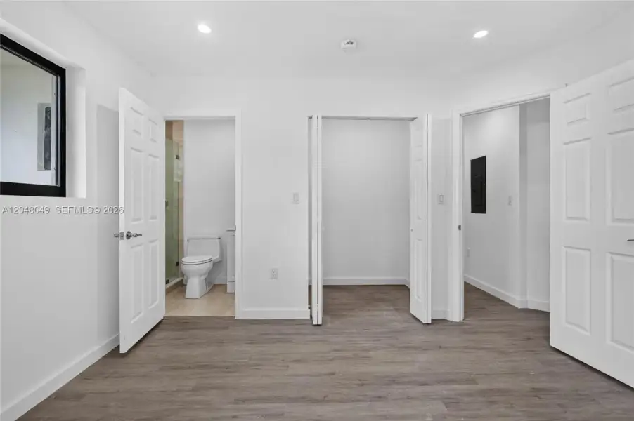 Spacious, unfurnished interior of a new home in , Fort Lauderdale (Image 18).