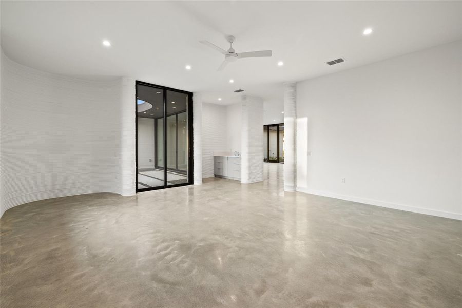 Spacious, unfurnished interior of a new home in Wimberley Springs, Wimberley (Image 29).