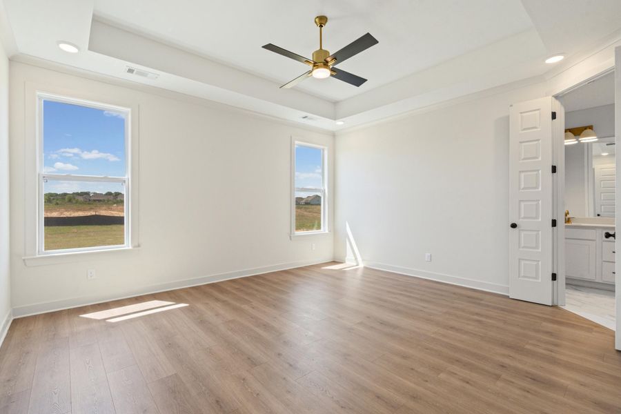 Spacious, unfurnished interior of a new home in White Oak, Arlington (Image 20).