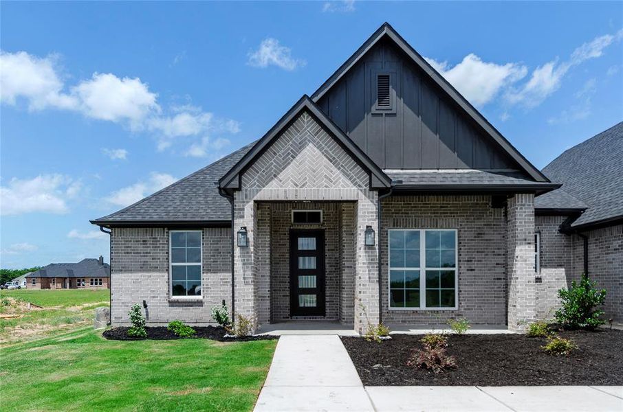 Exterior details and patio area of a home in , Paradise (Image 3).