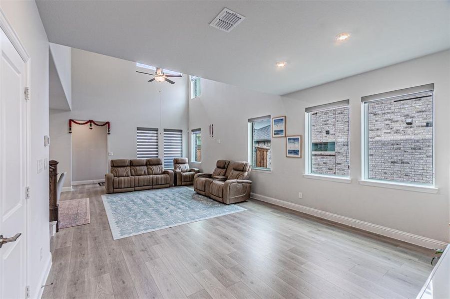 Furnished interior view inside a new home in Stoneridge, Melissa (Image 18).