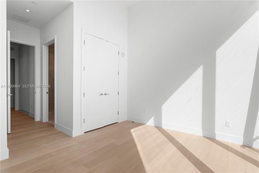 Spacious, unfurnished interior of a new home in , Miami (Image 17).