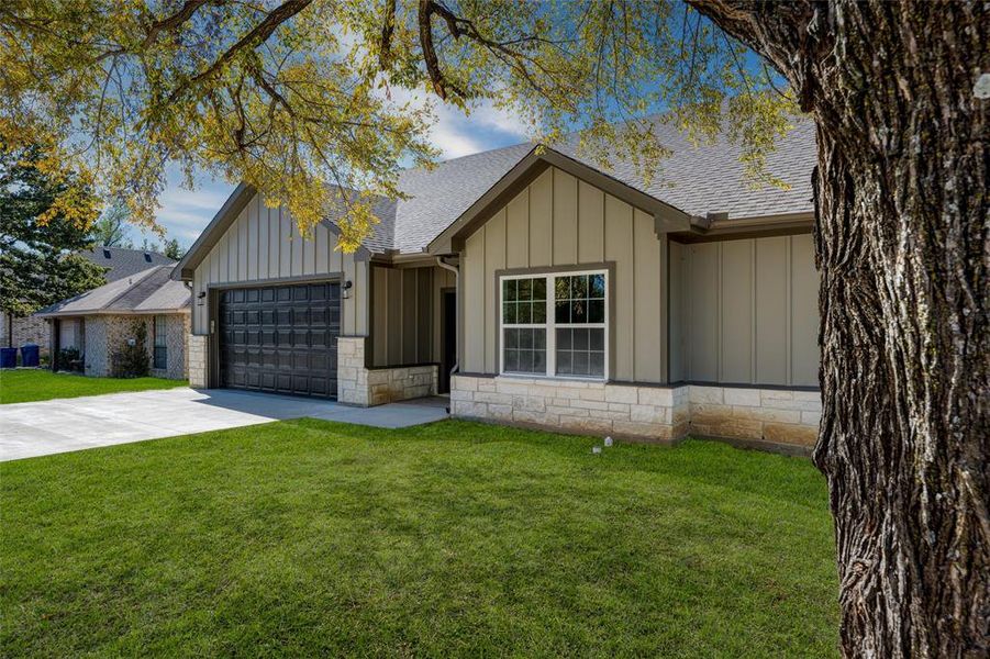 Front exterior of a new home in , Gun Barrel City, TX, highlighting curb appeal (Image 28). Front exterior of a new home in , Gun Barrel City, TX, highlighting curb appeal (Image 28).