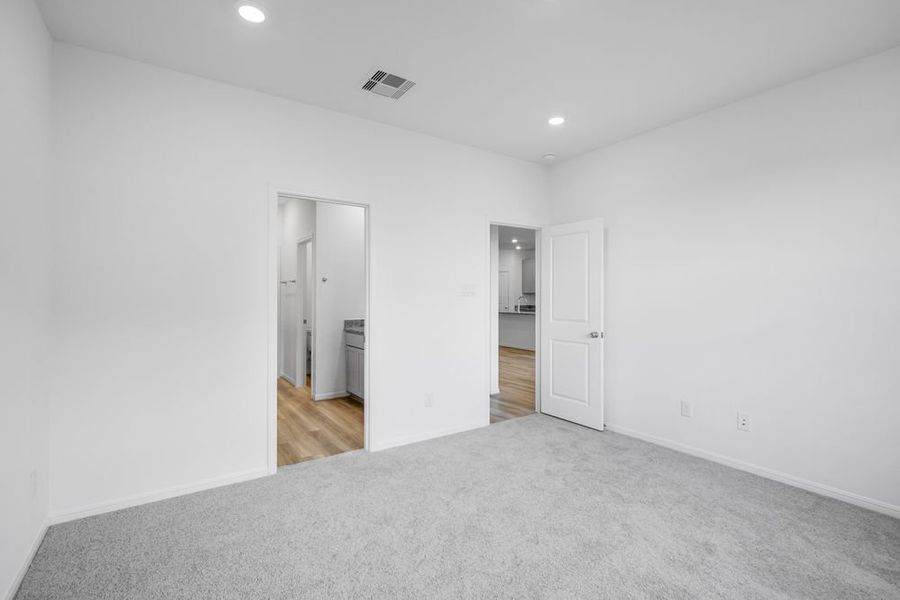 Spacious, unfurnished interior of a new home in Brookewater 45s, Rosenberg (Image 20). Spacious, unfurnished interior of a new home in Brookewater 45s, Rosenberg (Image 20).