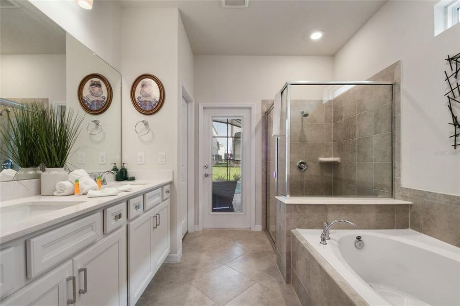 Furnished interior view inside a new home in Windsor Cay Resort, Clermont (Image 37).