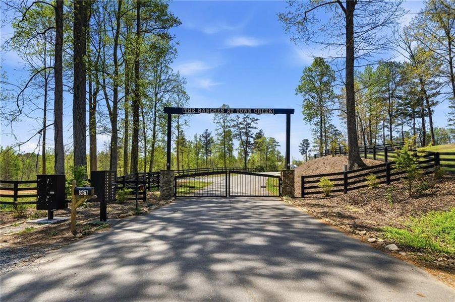 Community amenities in , Talking Rock (Image 59).