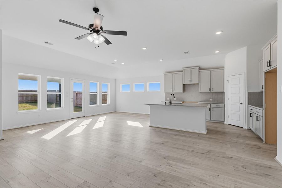 Spacious, unfurnished interior of a new home in Creekhaven, Iowa Colony (Image 17).