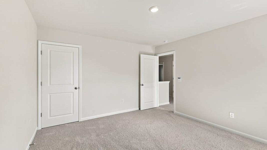 Spacious, unfurnished interior of a new home in Woodglen, Piedmont (Image 26).