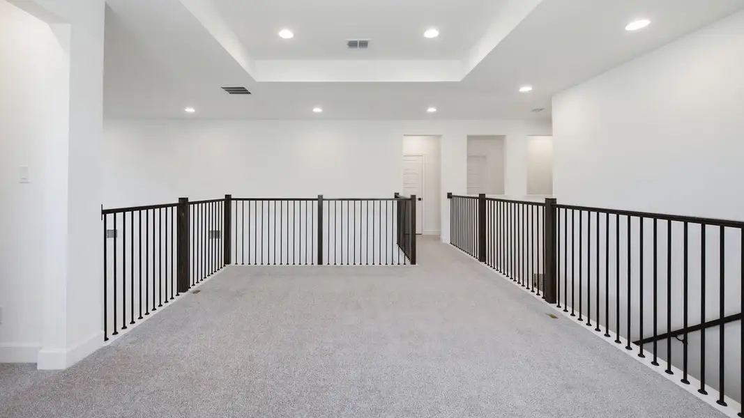 Spacious, unfurnished interior of a new home in Eliana, McKinney (Image 25).