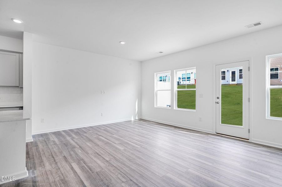 SUN_CaitlinCrossing_Pic_Cameron-9