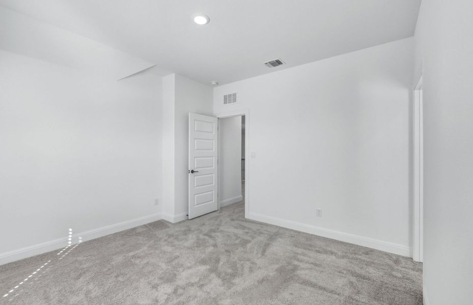 Spacious, unfurnished interior of a new home in Santa Rita Ranch, Liberty Hill (Image 47).