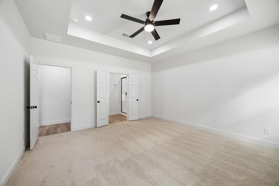 Spacious, unfurnished interior of a new home in , Greenville (Image 27).