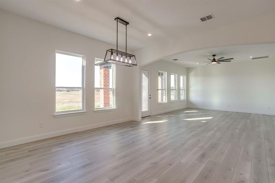 Spacious, unfurnished interior of a new home in , Grandview (Image 25).