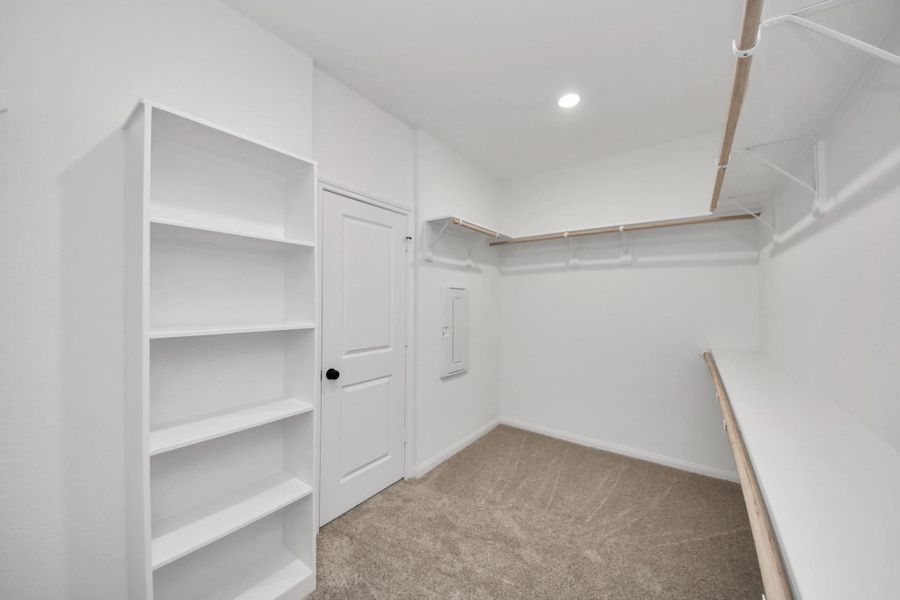 Spacious, unfurnished interior of a new home in , Katy (Image 27).