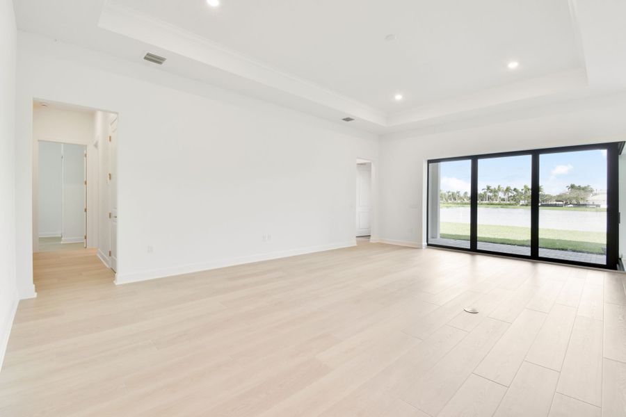 Spacious, unfurnished interior of a new home in Greyhawk Landing, Lake Worth (Image 17).