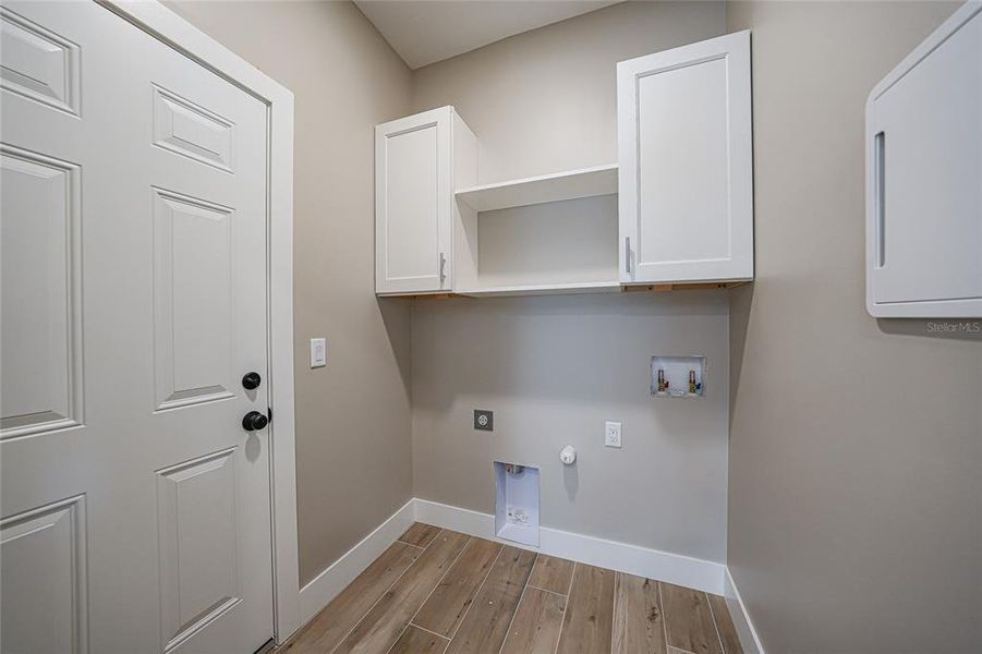 Spacious, unfurnished interior of a new home in , Port Charlotte (Image 32).