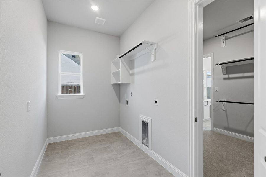 Spacious, unfurnished interior of a new home in Sundance Cove, Crosby (Image 34).