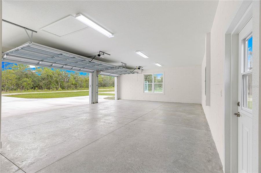 Spacious, unfurnished interior of a new home in , Dunnellon (Image 60).