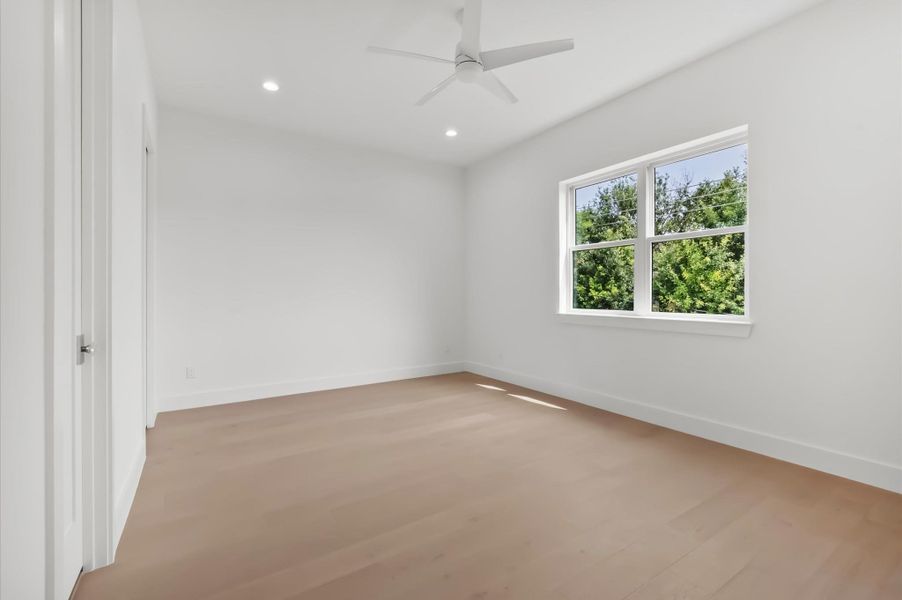 Secondary bedroom. Secondary bedroom.