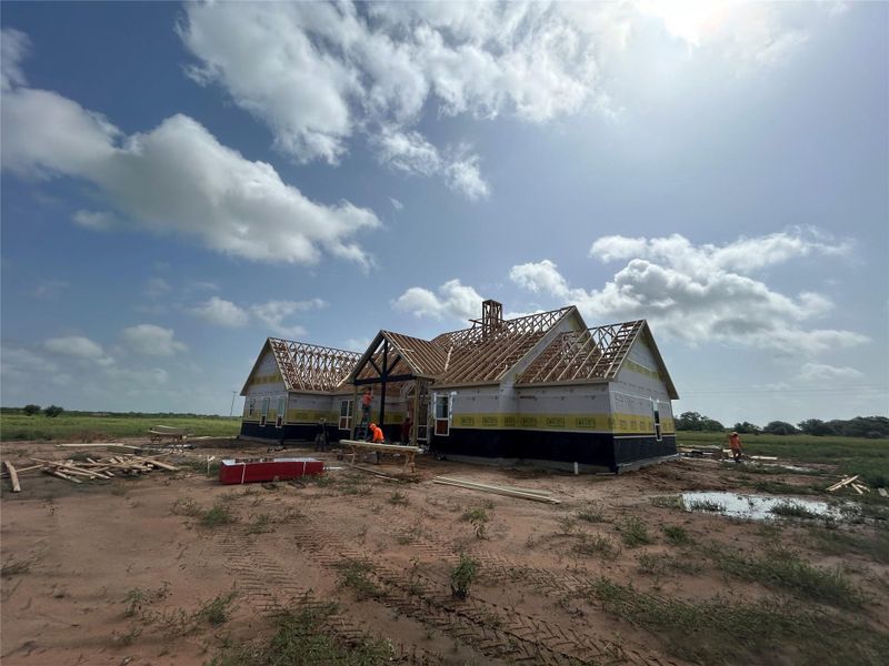 REAR-LOOK AT THAT BACK PORCH REAR-LOOK AT THAT BACK PORCH