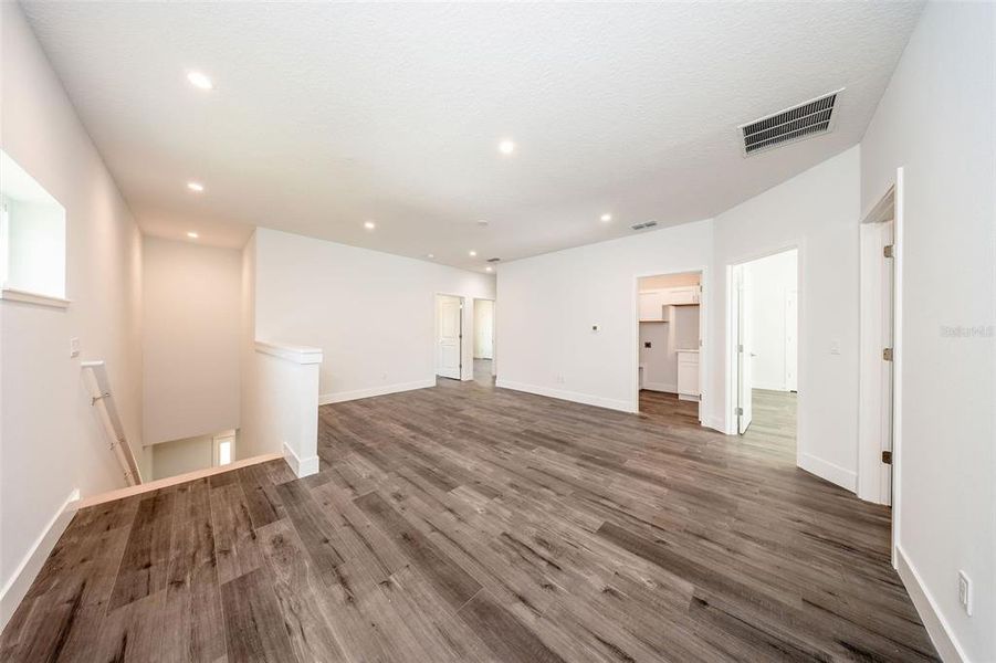 Spacious, unfurnished interior of a new home in , Deltona (Image 44).