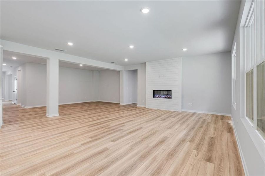 Spacious, unfurnished interior of a new home in Windsong Estates, McDonough (Image 9).
