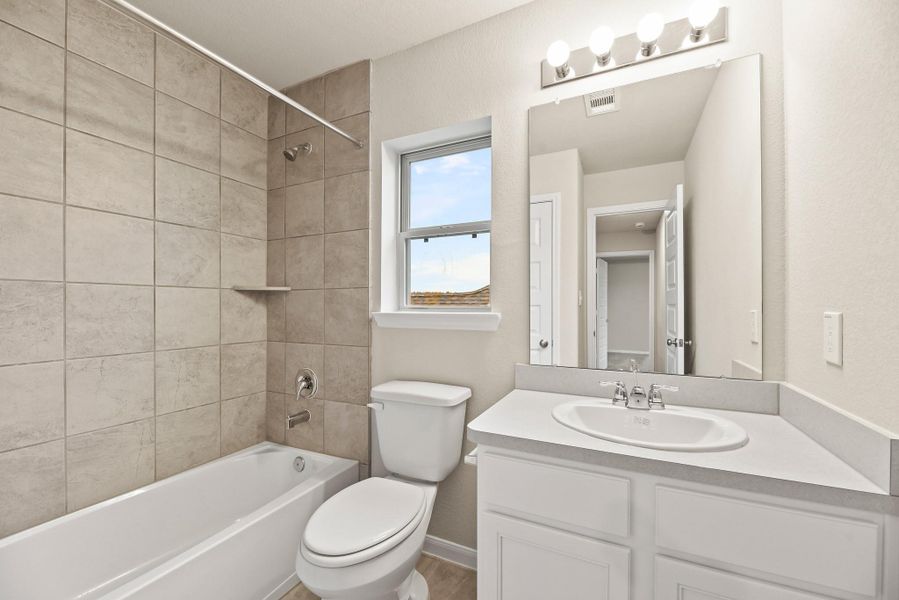 Hall bath (*Photo not of actual home and used for illustration purposes only.)