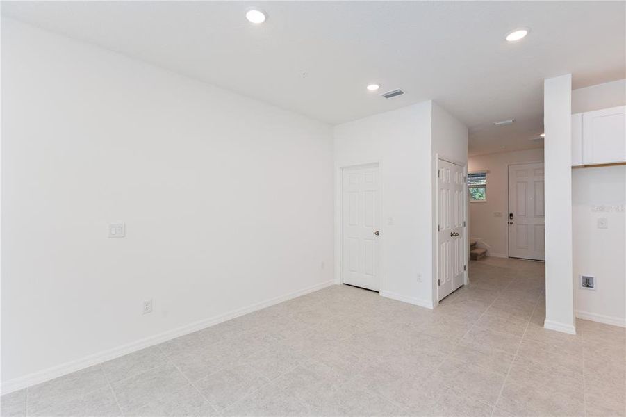 Spacious, unfurnished interior of a new home in , Apopka (Image 10).