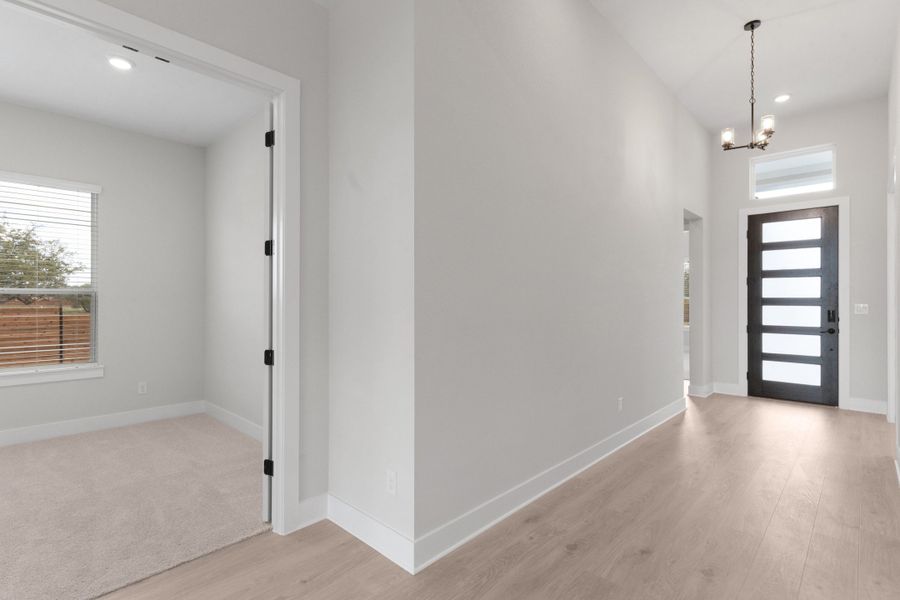 Spacious, unfurnished interior of a new home in Broken Oak, Georgetown (Image 33).