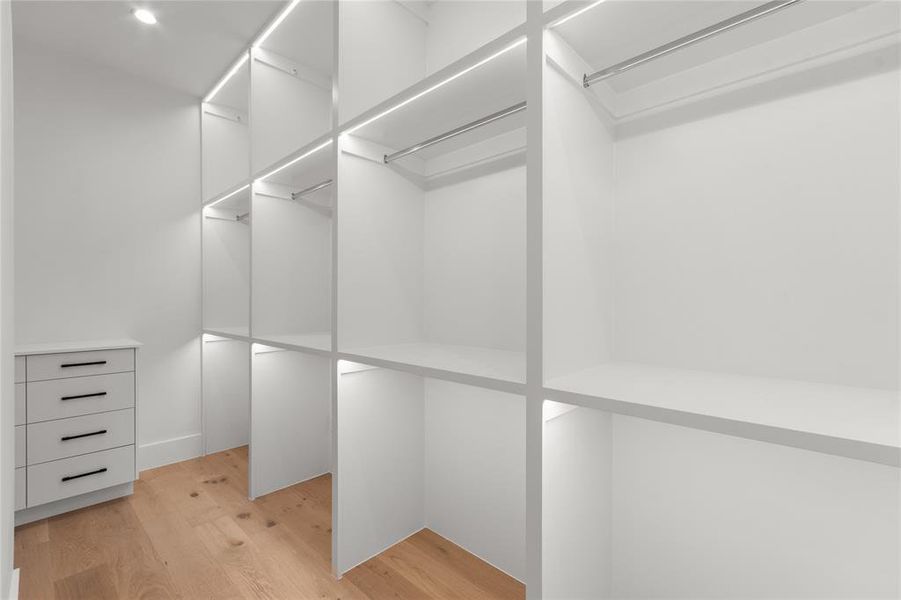 Spacious, unfurnished interior of a new home in , Fort Worth (Image 24).