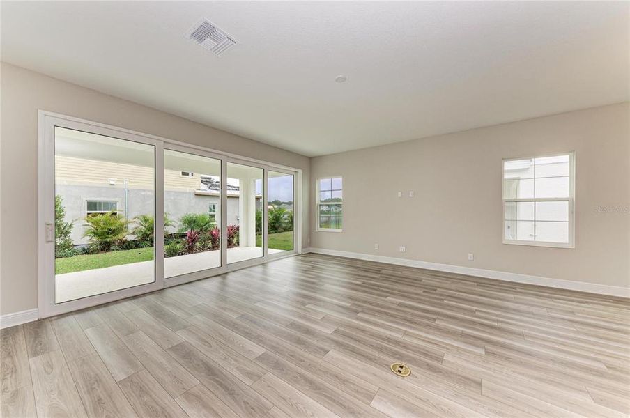 Spacious, unfurnished interior of a new home in Mirada, San Antonio (Image 20).