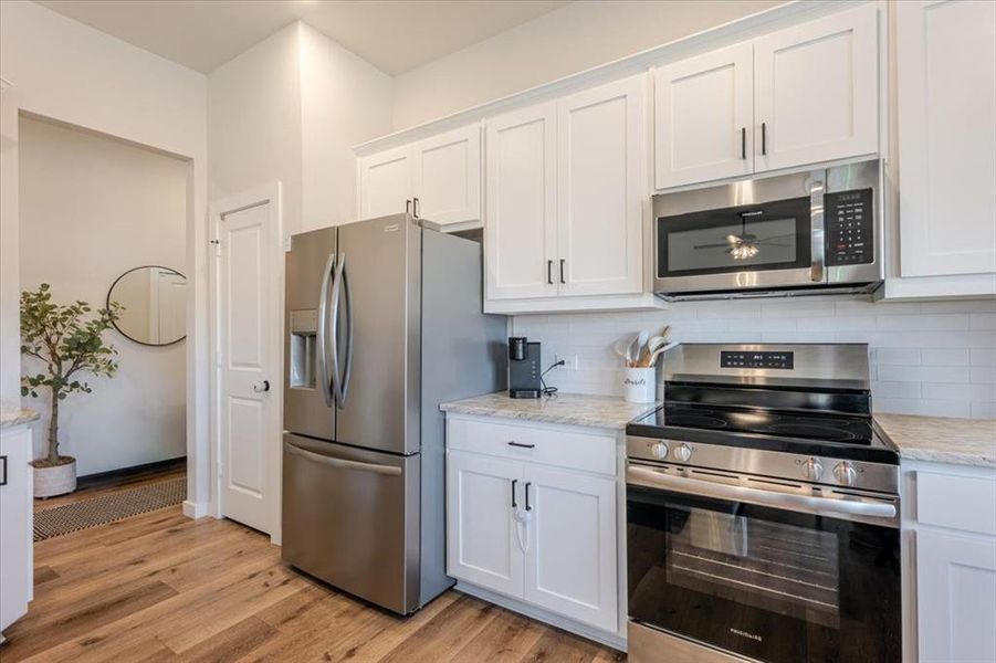 Furnished interior view inside a new home in , Glen Rose (Image 6).