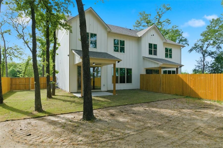 Exterior details and patio area of a home in , West Tawakoni (Image 4).