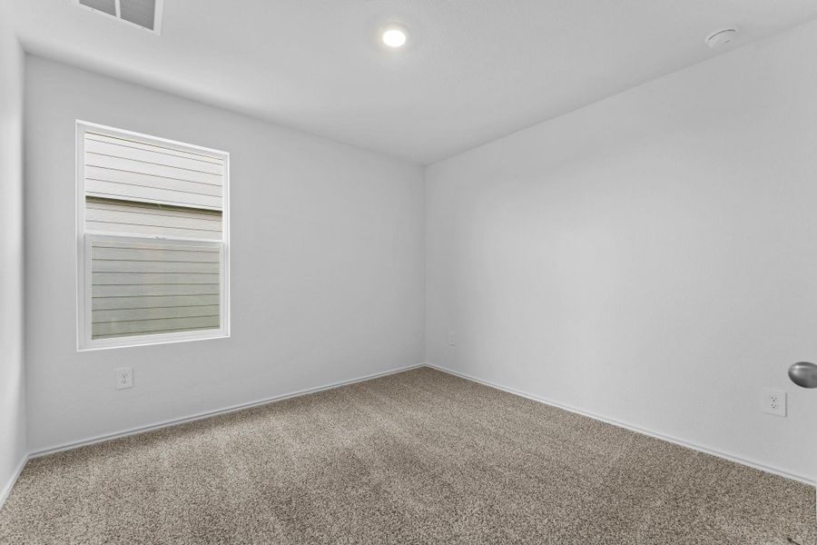 Spacious, unfurnished interior of a new home in Durango, Mustang Ridge (Image 18).