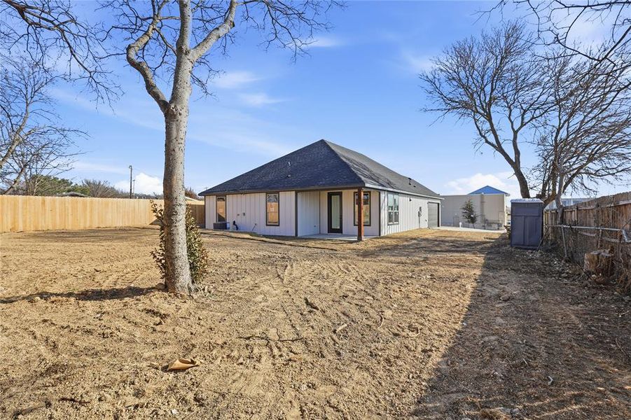 Exterior details and patio area of a home in , Lake Worth (Image 4).