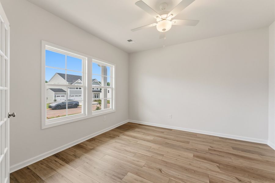 Spacious, unfurnished interior of a new home in Dove Hollow, Chesnee (Image 19).