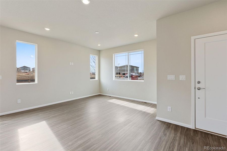 Spacious, unfurnished interior of a new home in , Aurora (Image 25).