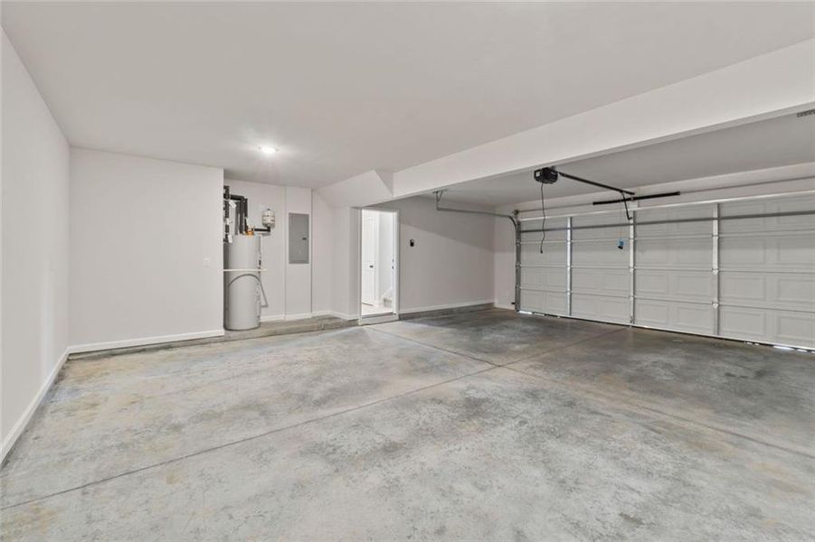 Spacious, unfurnished interior of a new home in , Alto (Image 28).