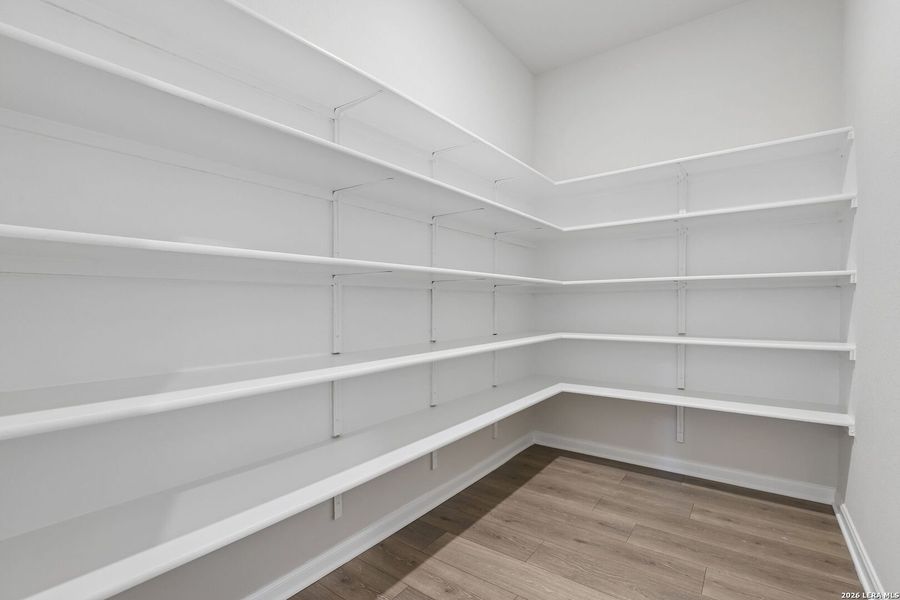 Spacious, unfurnished interior of a new home in Thomas Pond, San Antonio (Image 43).