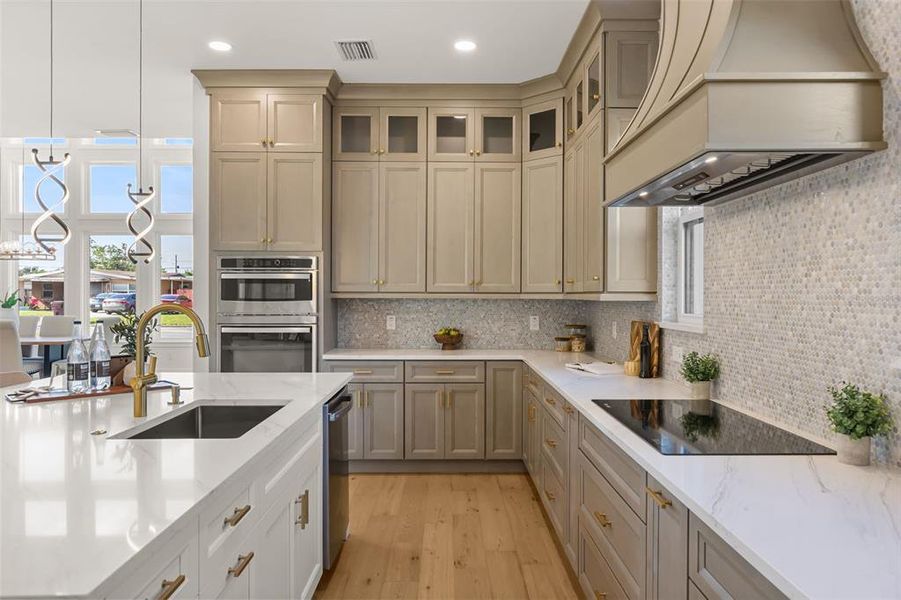 Furnished interior view inside a new home in , Orlando (Image 15).