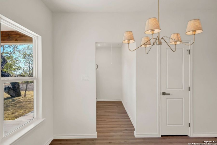 Spacious, unfurnished interior of a new home in , Hondo (Image 16).