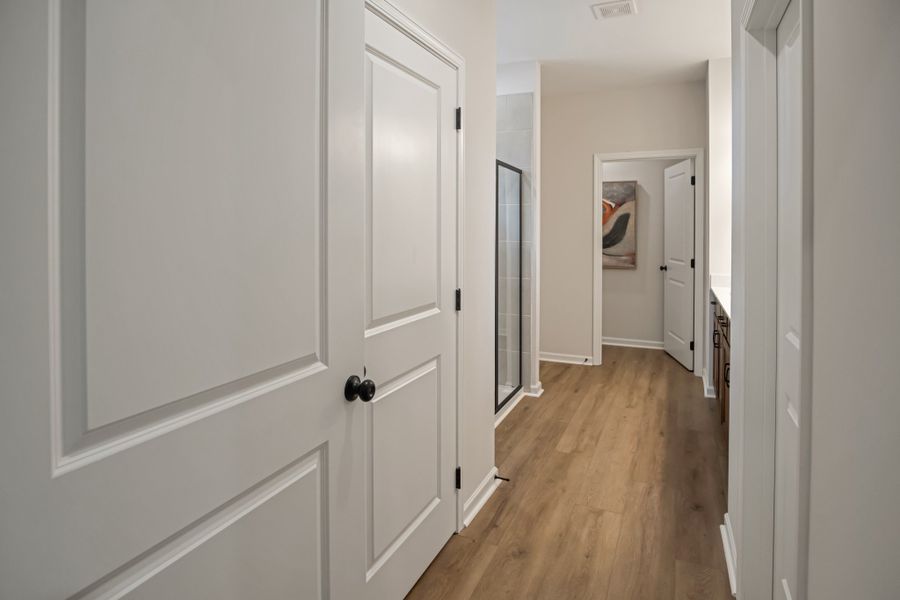 Spacious, unfurnished interior of a new home in The Oaks, Clarksville (Image 20).