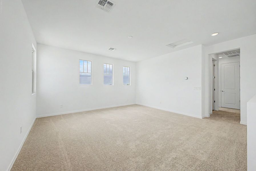 Spacious, unfurnished interior of a new home in Soleo, San Tan Valley (Image 11).