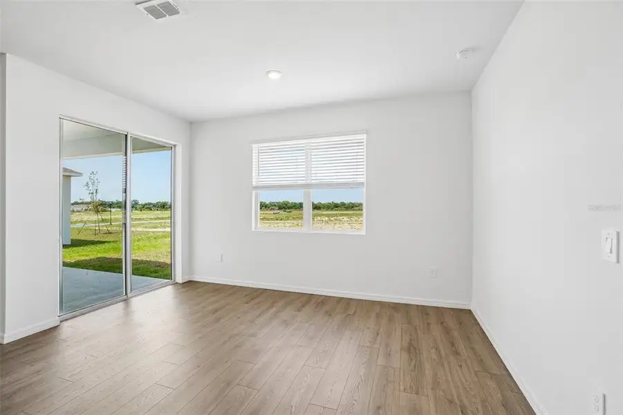 Spacious, unfurnished interior of a new home in Hawthorne Ranch, Lakeland (Image 18).