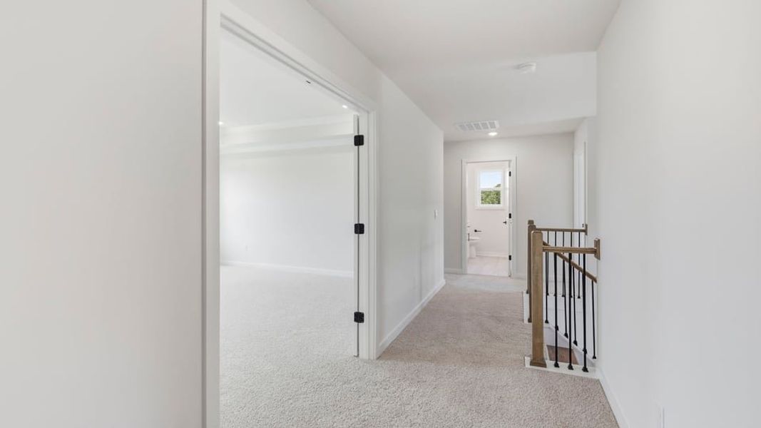 Spacious, unfurnished interior of a new home in Sunset Summits, Spartanburg (Image 25).