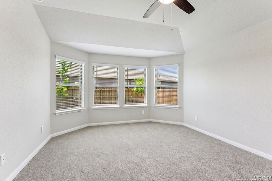 Spacious, unfurnished interior of a new home in Remington Ranch, San Antonio (Image 27).