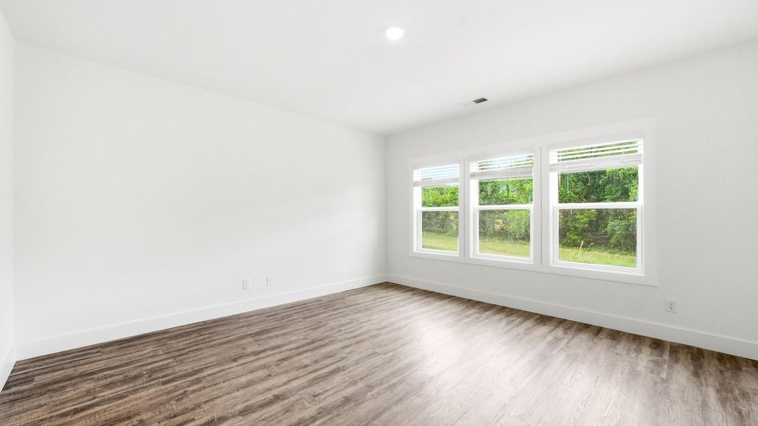 Spacious, unfurnished interior of a new home in Fieldcrest Acres, Blountville (Image 15).