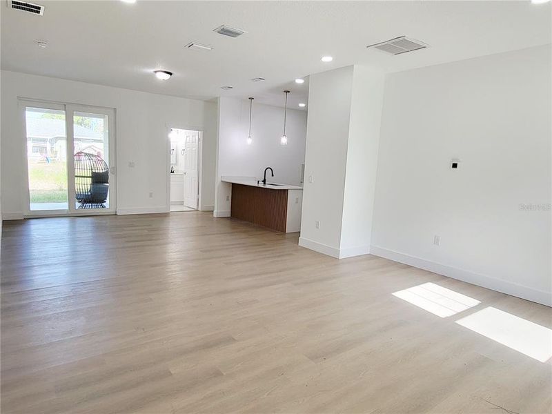 Spacious, unfurnished interior of a new home in , Palm Bay (Image 15).