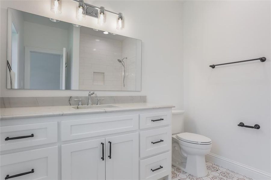 Furnished interior view inside a new home in , Richardson (Image 5).