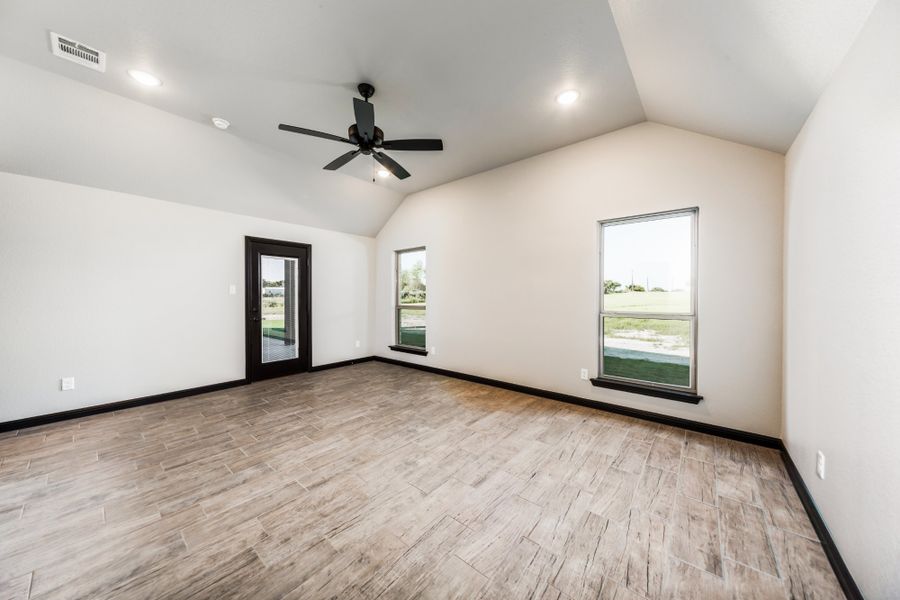 Representative unfurnished interior of a home built from the The Bennett by Doug Parr Custom Homes in Kessler Farms, Brock (Image 16).